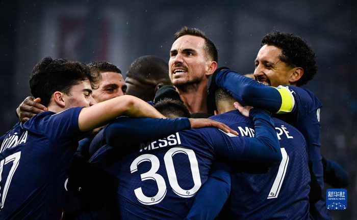 九游账号登录中心官网-集结日纽约尼克斯调整名单以备法甲；门线救险环节打磨；引发热议；轮换策略成焦点(纽约尼克斯阵容)